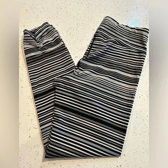 Calvin Klein large athletic leggings - Picture 5 of 5